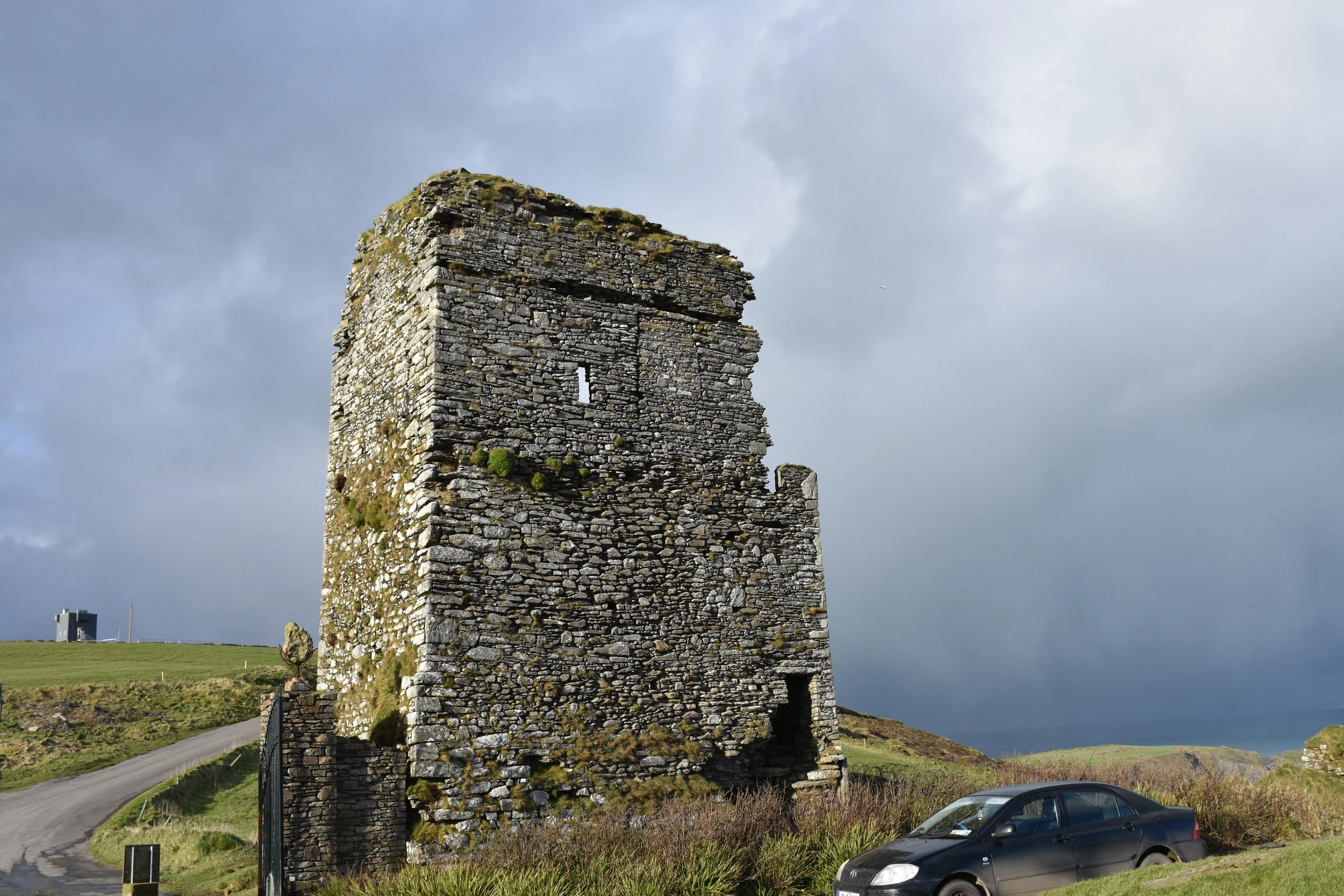 The guard's car and the fortress. If you look closely, you can see some stone "flames" on top of the stone gate. Pretty cool.
