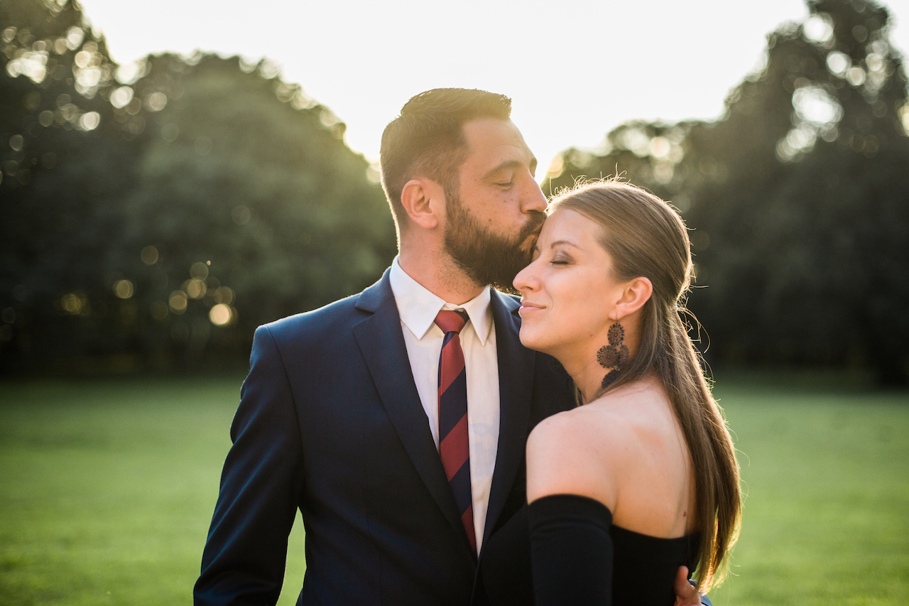 boyfriend kissing his girlfriend at sunset | cleveland, ohio lifestyle photographer