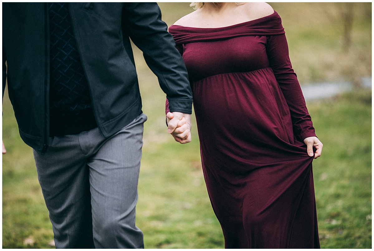 holding hands together showing baby bump | cleveland, OH maternity photography