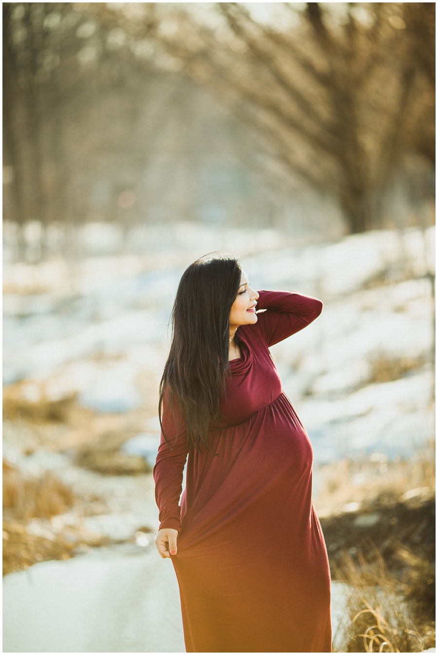 cleveland maternity photographer | pregnant mother in park