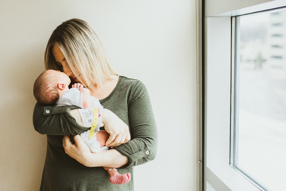 Fresh 48 newborn pictures in hospital | cleveland OH newborn photographer