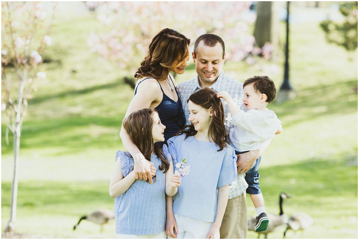 family of five at cleveland museum of art | Ohio family photographer