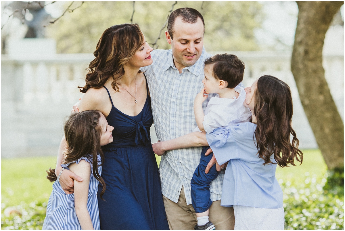 family of five at cleveland museum of art | Ohio family photographer