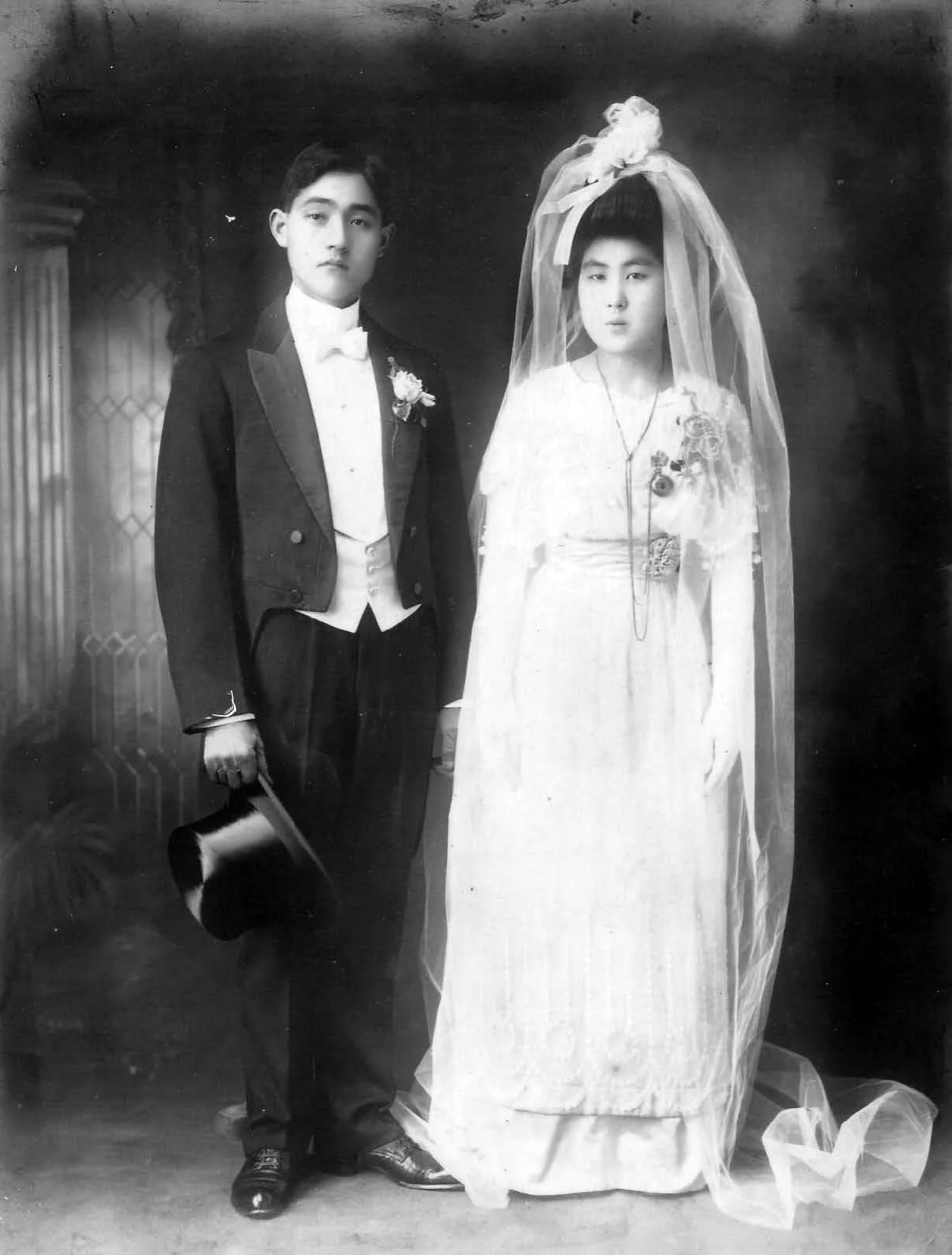 Katsuji and Kinu Fukuhara on their wedding day in Seattle in September 1911.