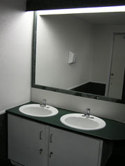 30' Deluxe Restroom Trailer 4