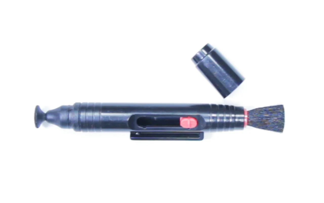 A good lens pen should have a brush and that other end thingy.