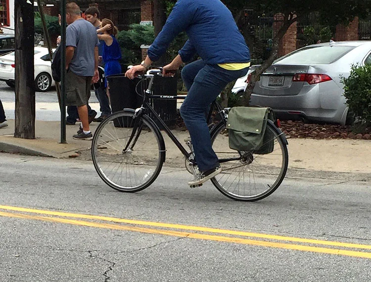 Restrained, cool looking commuter bike. Linus (sp)?