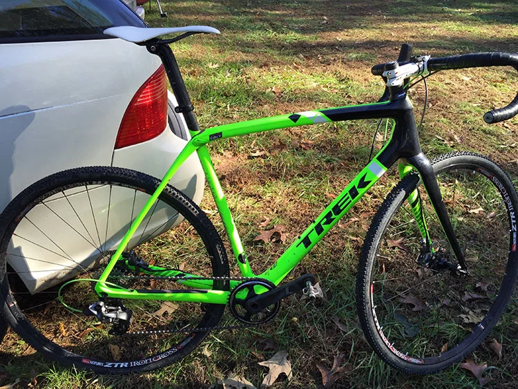 Spotted this beaut on my way out. FLUO IS SO HOTTT RIGHT NOW.