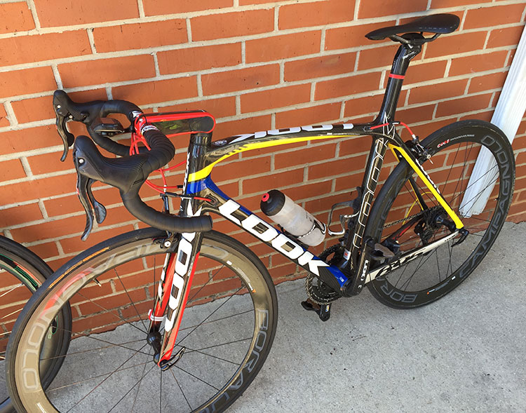 I don't know what it is about LOOK bikes, but I like them. I don't like how some of their integrated components look, and how some of their bikes have a top tube that goes into the stem, but the bikes they make like this one? HOT.