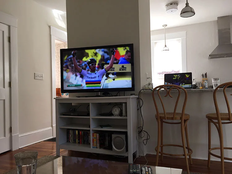 Streaming Tour of Flanders. Ugh, what a win for Sagan! He's so great for cycling.