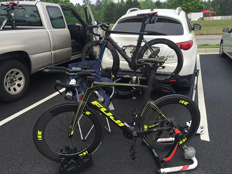 Ugh, this bike looks so sick. The pops of fluo look so hottt.