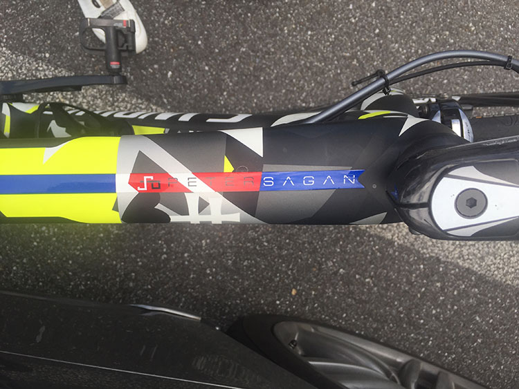 Sharp, geometric, fluo camo. What's not to like?!?