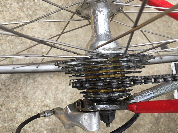 Cool yellow freehub.