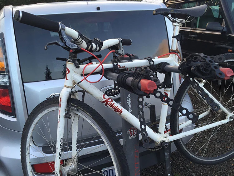 "LOOK AT THIS OLD RALEIGH I'M GOING TO RACE TODAY GET OUT OF MY WAY"