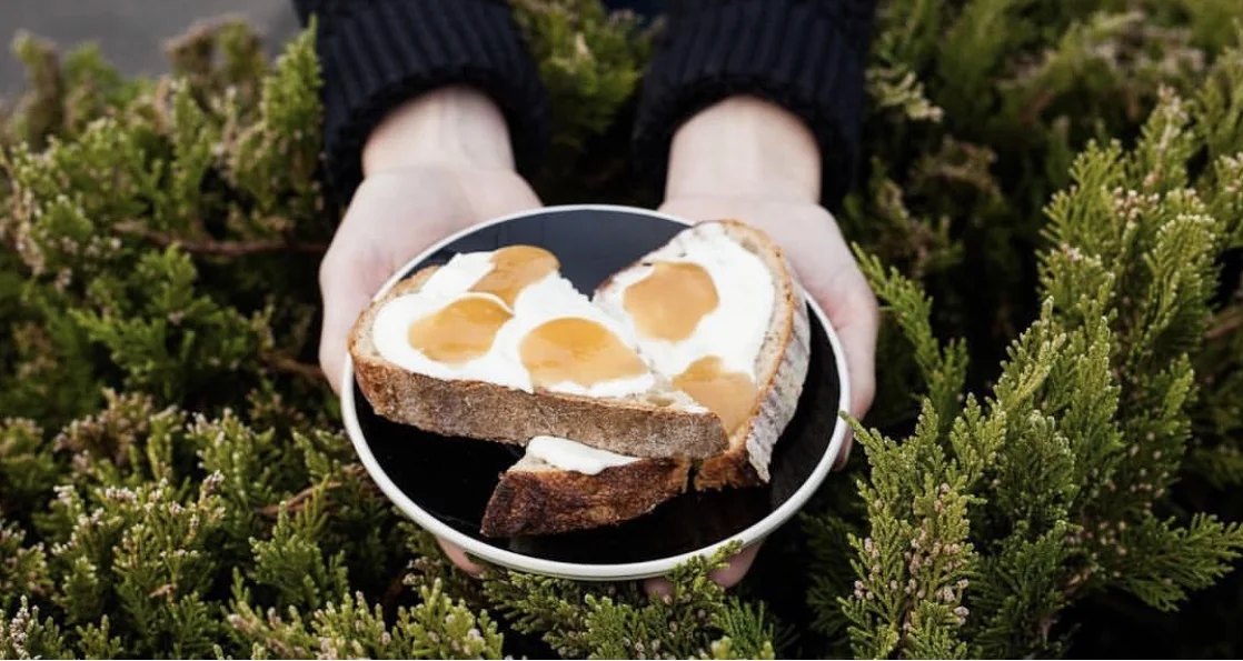 Yogurt + Honey Toast Your favorite bread drenched in greek yogurt, topped with a healthy dollop of Coffee Blossom Honey, snack time has never looked so good! Recipe: @laddercoffee Photo: @captured.relativity