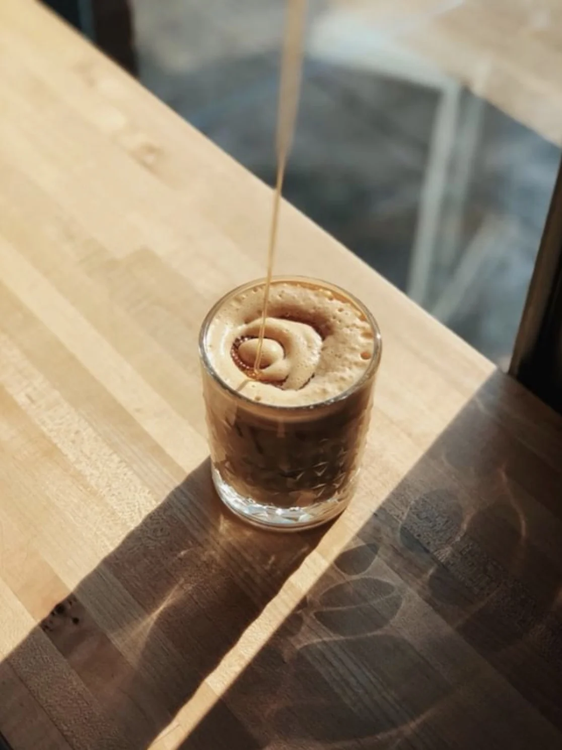 The Honey Bee Check out that honey swirl, a sweet addition to any coffee! Recipe: @edisoncoffeeco Photo: @clint_jay