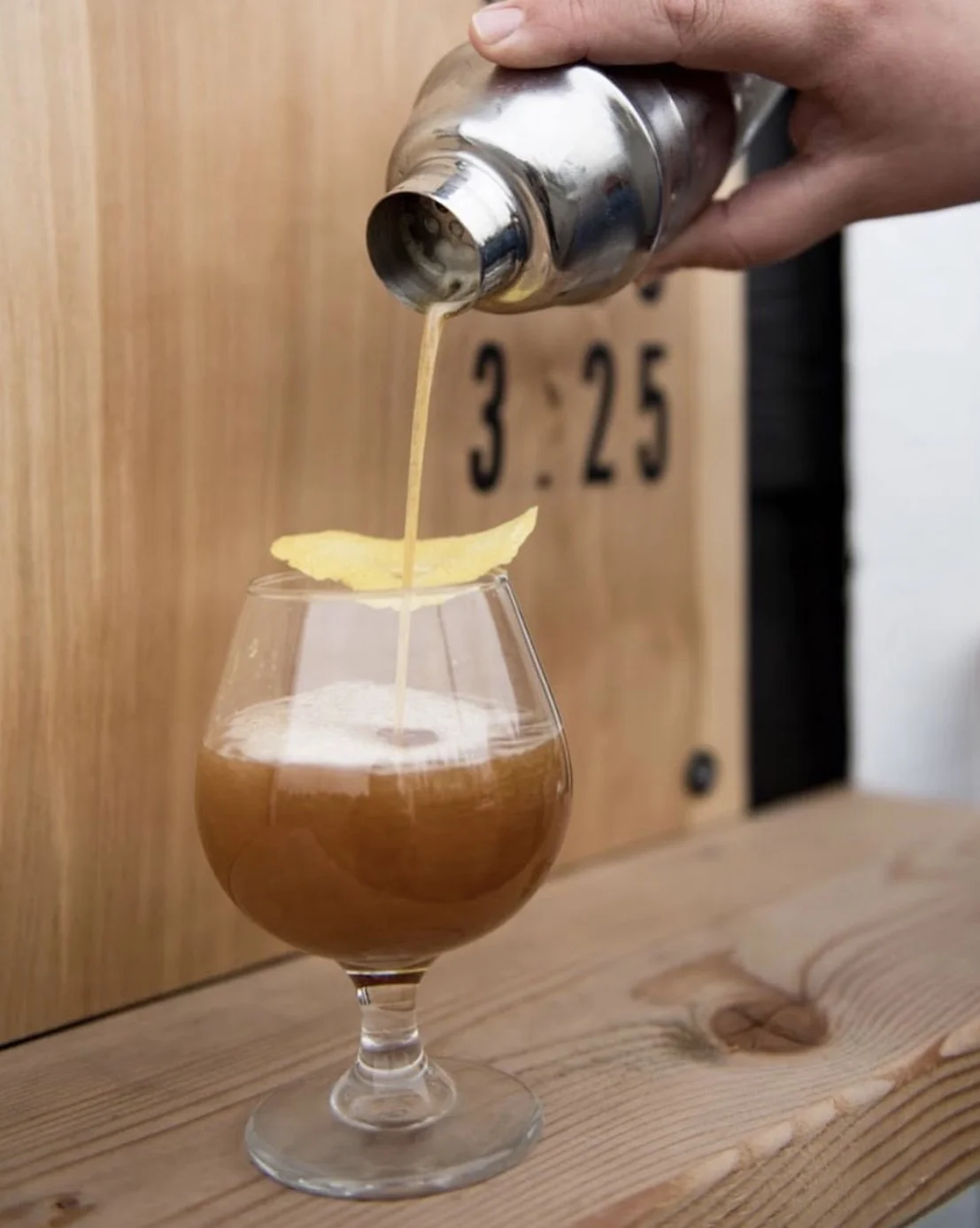The Arnie A twist on the classic - sweet, delicate Ethiopian cold brew shaken over ice with an organic lemonade and a Coffee Blossom Honey infused lavender simple syrup, delightful ! Recipe: @laddercoffee Photo: @captured.relativity