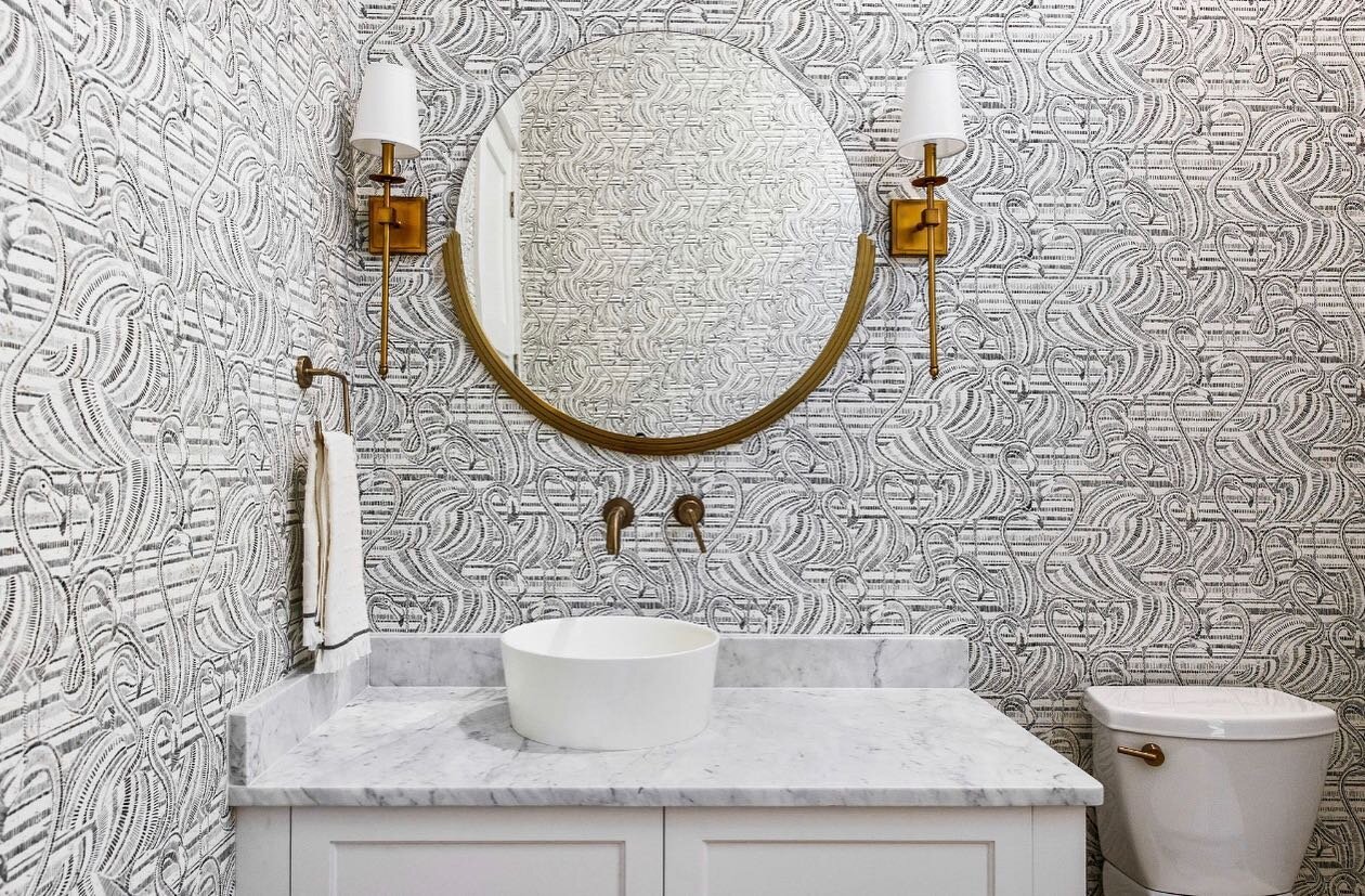 Do you spy our favorite bird?! 🦩

Let&rsquo;s talk about wallpaper! My approach&hellip; treat wallpaper like art. Choosing wallpaper to fit a space should be like choosing that perfect piece to fill the room and set the mood. I always ask my clients