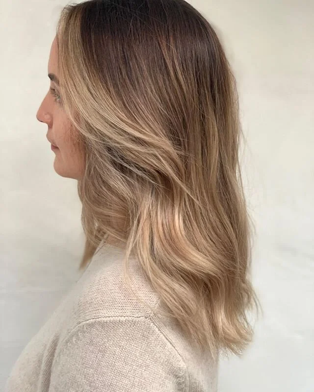 Autumn feels🍁Love the face framing lights💫🌟✨ on this gorgeous dusty beige blonde for Sophie colour @brittanyearlhair 
#autumncolours #dustyblonde