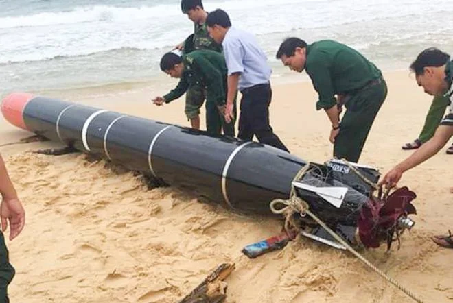 Ngư lôi của Trung Quốc do ngư dân Việt Nam vớt lên trong vùng biển của Việt Nam. Nguồn FB Do Nga.