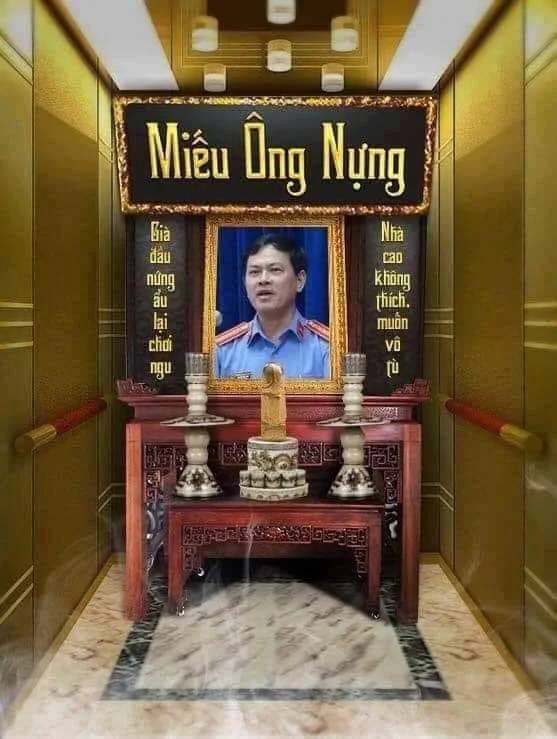Ảnh 2: Linh đã được lập bàn thờ.
