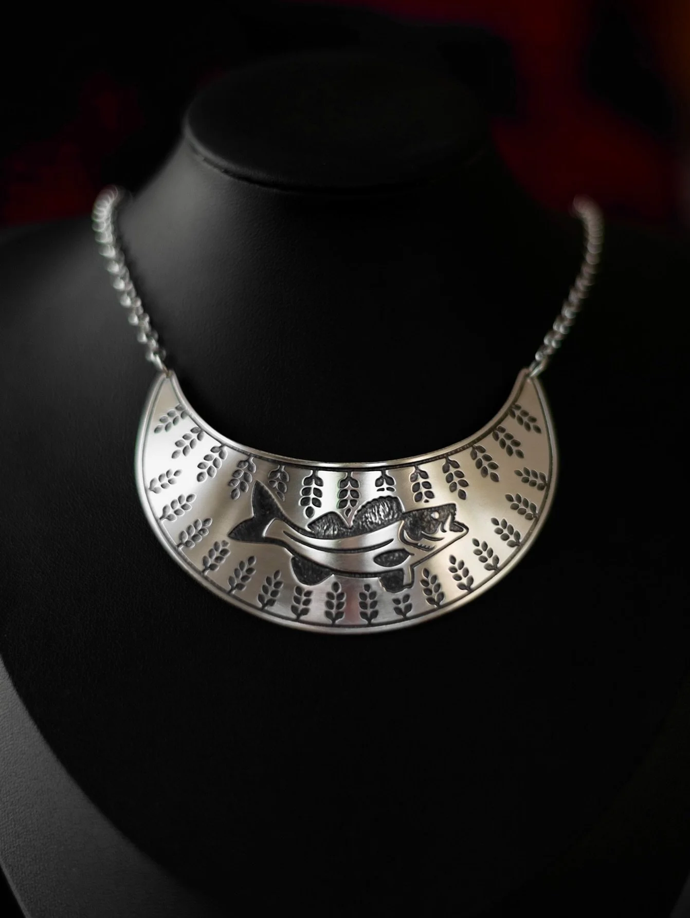 Grateful I got to make this piece for a friend, bringing Cherokee and Ojibway cultures together. ✊🏽🪶
Thank you, @ojibwe_dave , for trusting me with this gorget.
.
.
.
.
.
#riojeweler #silversmith #nativeamericanjewelry #nativeamericanartist #suppor