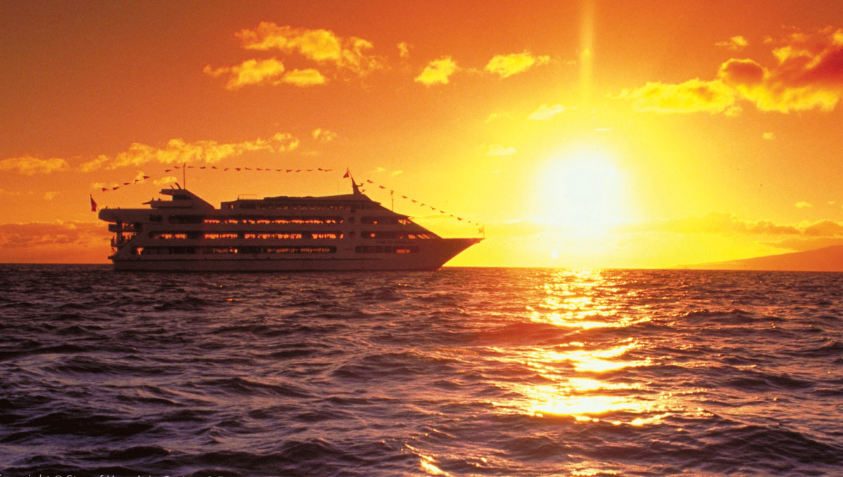 Sunset cruise (© Star of Honolulu)