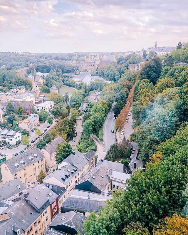 [2/365] #biangtravels
📍 Ascenseur Panoramique du Pfaffenthal, Luxembourg City, Luxembourg

I swear each time I read Pfaffenthal, I say &ldquo;papardelle&rdquo; with f&rsquo;s instead of p&rsquo;s and I&rsquo;m amused🍝. Pfaffenthal is a quarter with