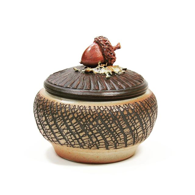 The St.Croix Pottery tour is this weekend. Please make sure to make a stop by the wonderful HWY North shop (51 Judd Street, Marine on St.Croix, MN). A small collection of mine will be on display along with many other great products. Hoping the rain will hold off .... if not this is a perfect shop to take pause. -
-
-
-
-
-
#stcroixpotterytour #ceramics #pottery #sculpture #nature #shinrinyoku #forestbathing #sodafired #smallshoplove #acorn #lichen #trees #botany #botanicalart #oak #handicraft #containers #highfire #cone10 #atmospheric #shousugiban #intricate #clay #wood #fineart #mn #minnesotaartist