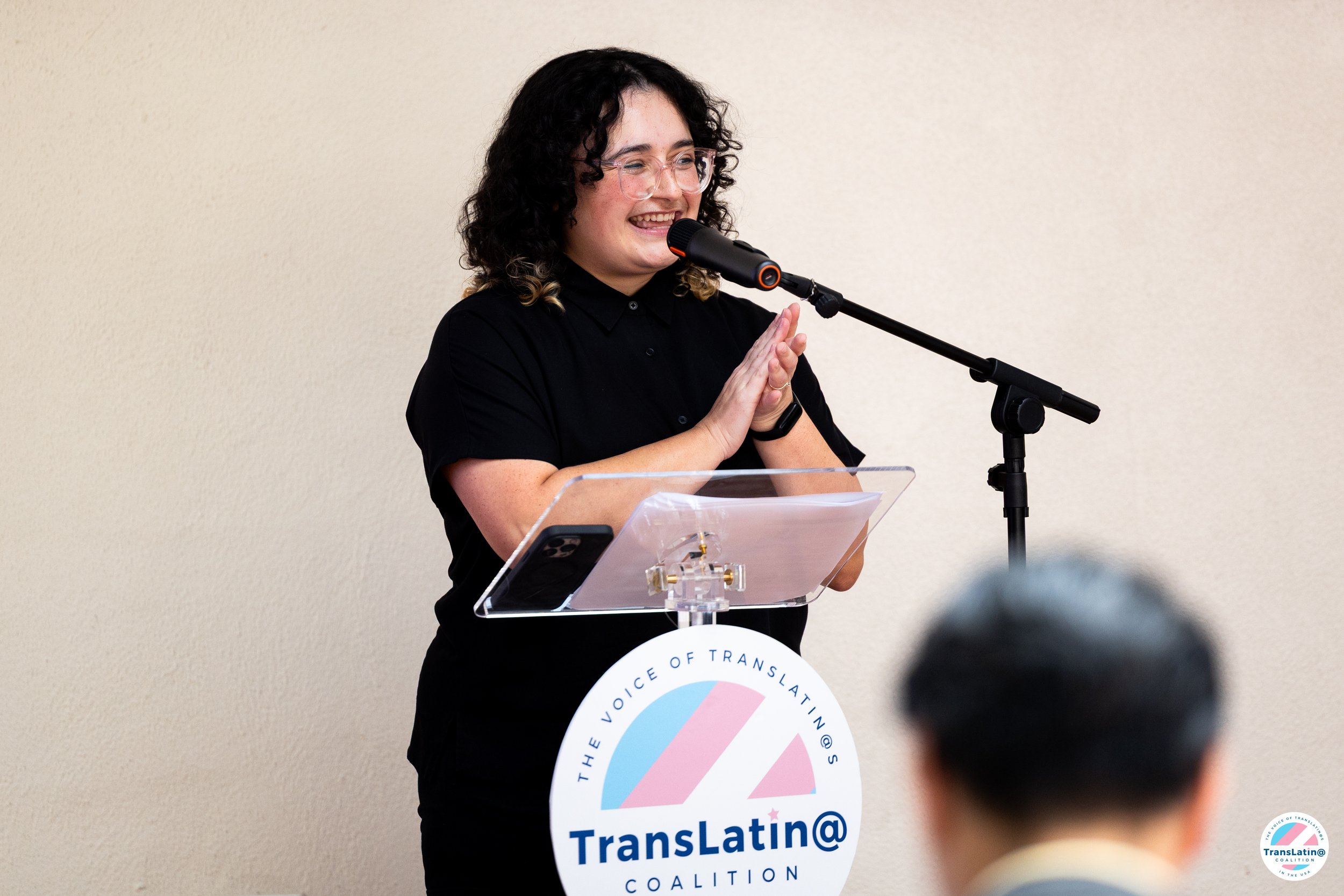 Dom I. Serrano presents the Trans Pláticas research to community members gathered at the release event.