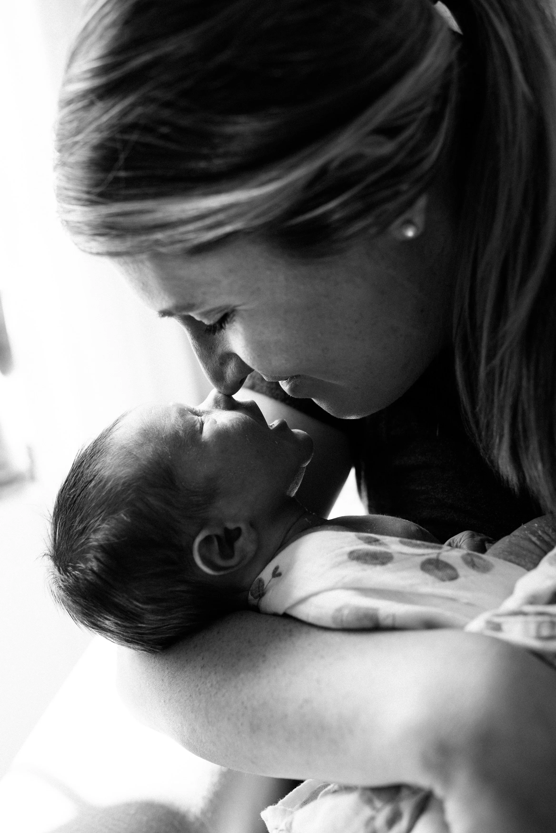  Mother and child, newborn photography 