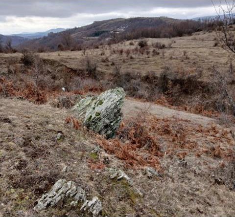 Outcrops of chlorite-muscovite schists