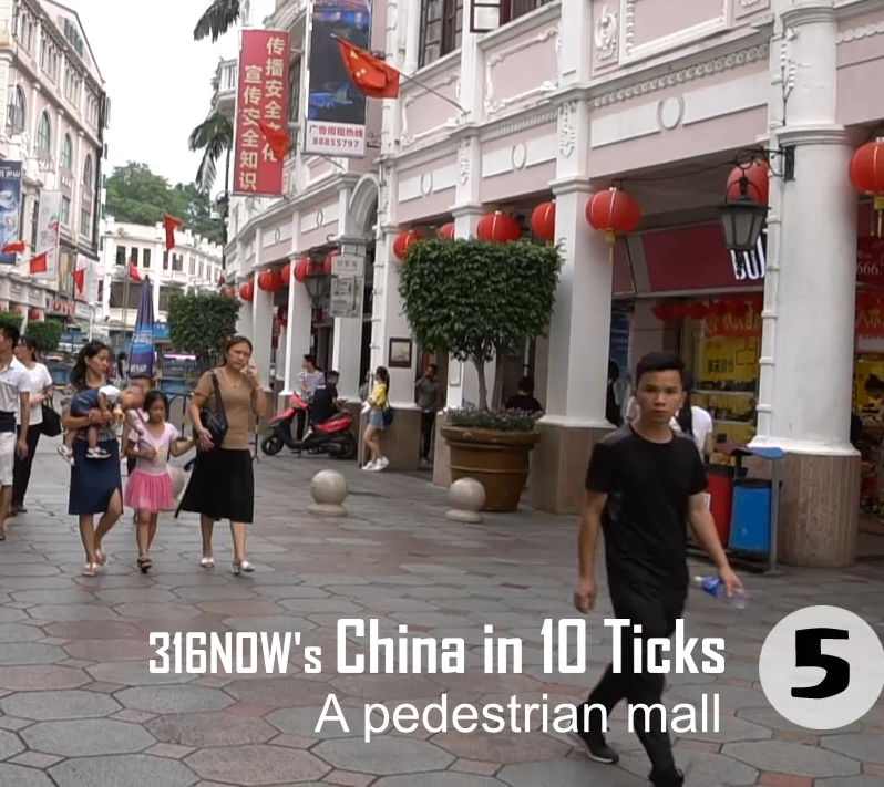 10 Ticks // A pedestrian mall