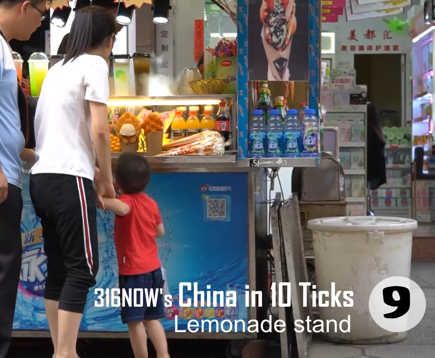10 Ticks // A lemonade stand