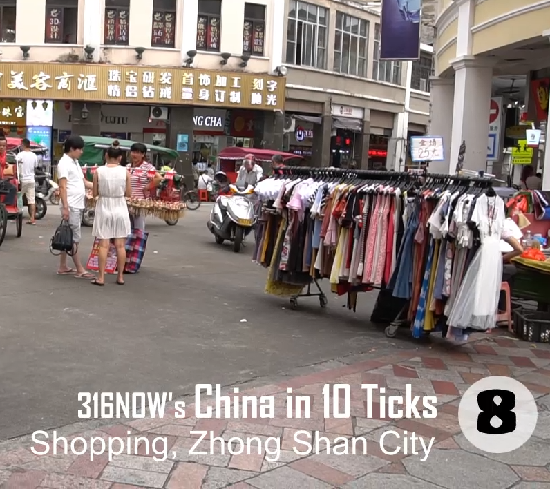 10 Ticks // Women shopping