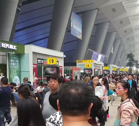10 Ticks//A Beijing train station