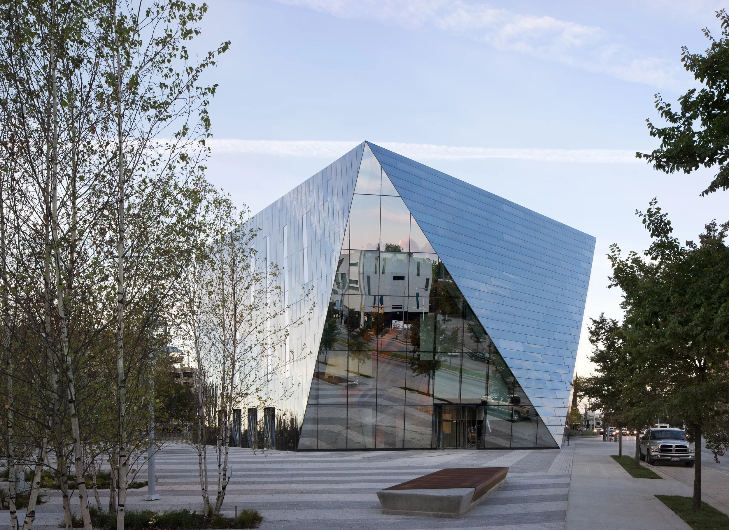 MAKING SPACE_FarshidMoussavi_DeanKaufmanMOCA_Cleveland_Exterior copia.jpg