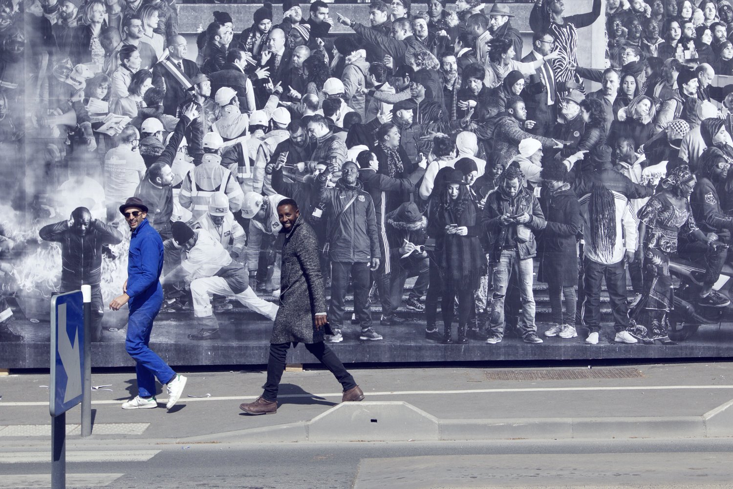 JR et ladj Ly devant fresque Montfermeil.jpg