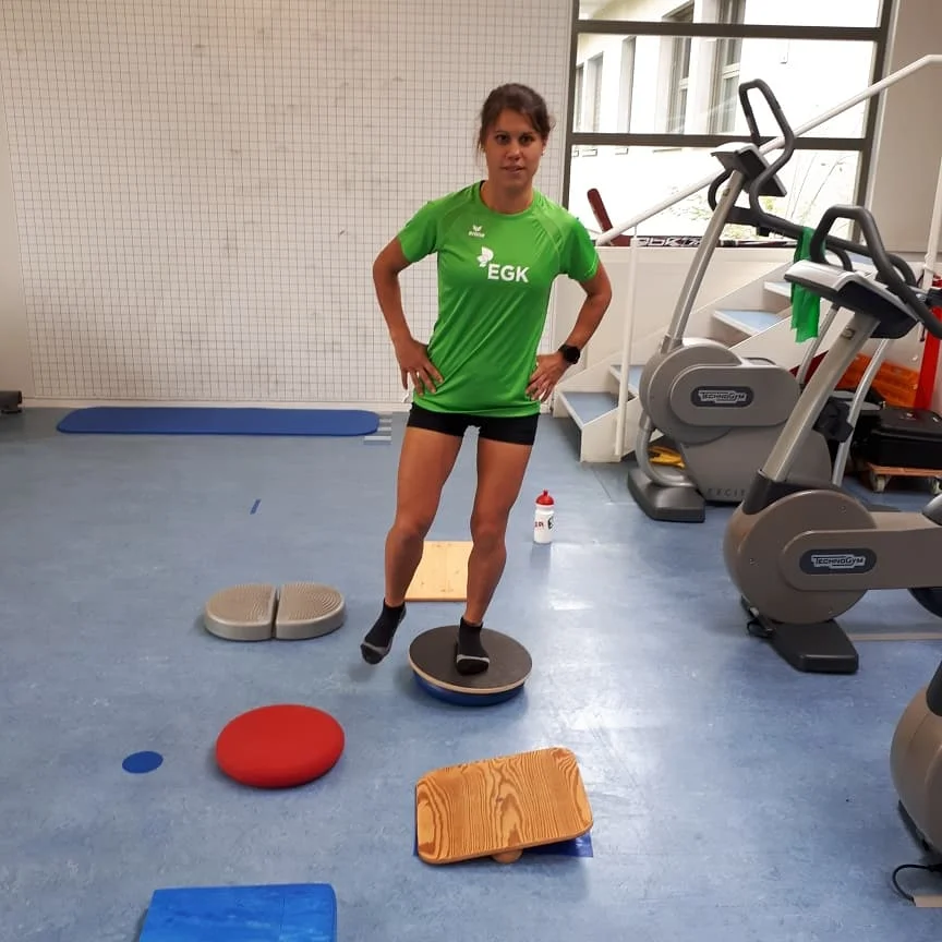 Fisio: esercizi di equilibrio, di mobilità , di forza, ecc