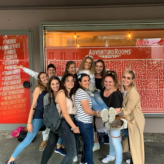 Bachelorette-Party mit Zwischenstop im MAD 🤪 vielen Dank M&auml;dels, ganz viel Gl&uuml;ck und Liebe f&uuml;r die Zukunft! 🥂🥂 #adventureroomszurich #z&uuml;rich #z&uuml;richcity #bachelorette #bacheloretteparty #junggesellinnenabschied #wastuninzu