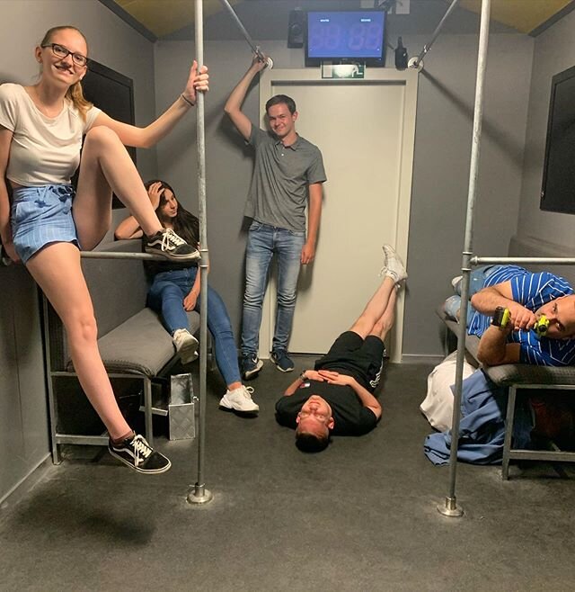 🚇 ein allt&auml;gliches Bild in der Metro, oder? 🤩 Sehr spannendes Duell, danke f&uuml;r Euren Besuch! 🔐🚪🗝 #adventureroomsz&uuml;rich #z&uuml;rich #z&uuml;richcity #z&uuml;richsee #dasischz&uuml;ri #spassinz&uuml;rich #whattodoinzurich #funinzur