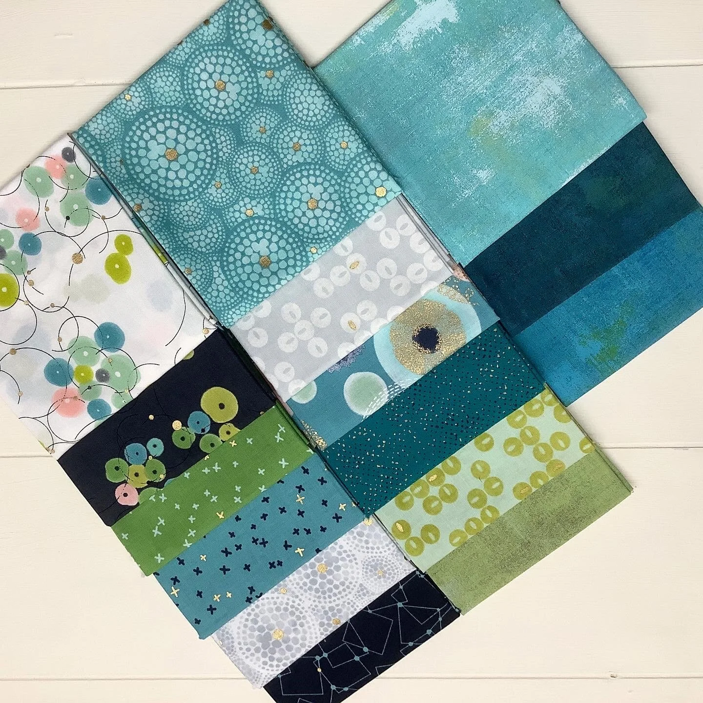 Dance-in-Paris-fat-quarter-bundle-UK