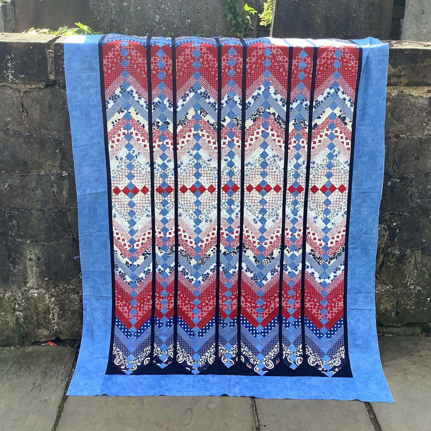 When your quilt shop is just around the corner from an ancient cathedral and a castle &hellip; well it&rsquo;s time to head outside.

This is the French Braid quilt which is an upcoming workshop at Hometown. This stunning sample was made by @the_craf