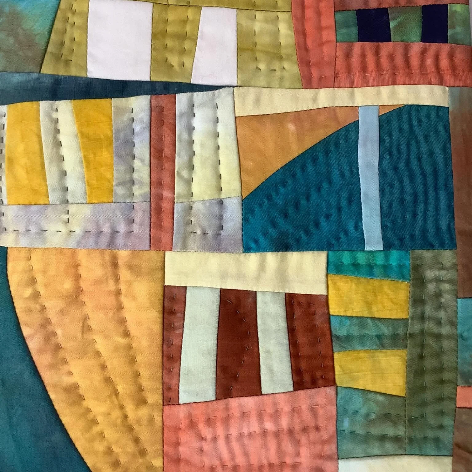 Are you planning a strait laced weekend, or can we encourage you to go ‘Off the Straight and Narrow’?
If you’d like to learn how to stitch improv curves, wobbles and wing-it blocks, sign up for our fun Sunday quilt workshop as we h