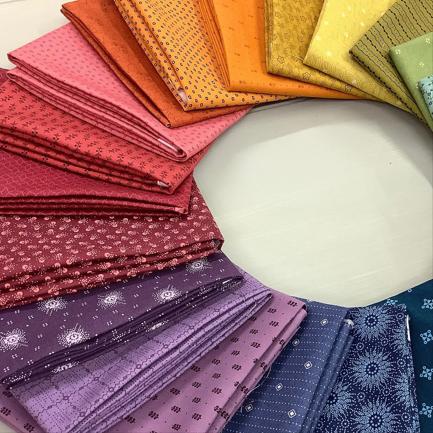 Remember these bundles of gorgeousness? Yes, these are the Hometown advent calendars from 2024. 24 coordinating fat quarters - exclusively from us, especially for you. It&rsquo;s the ideal present to oneself! Or the easiest present a loved-one can bu