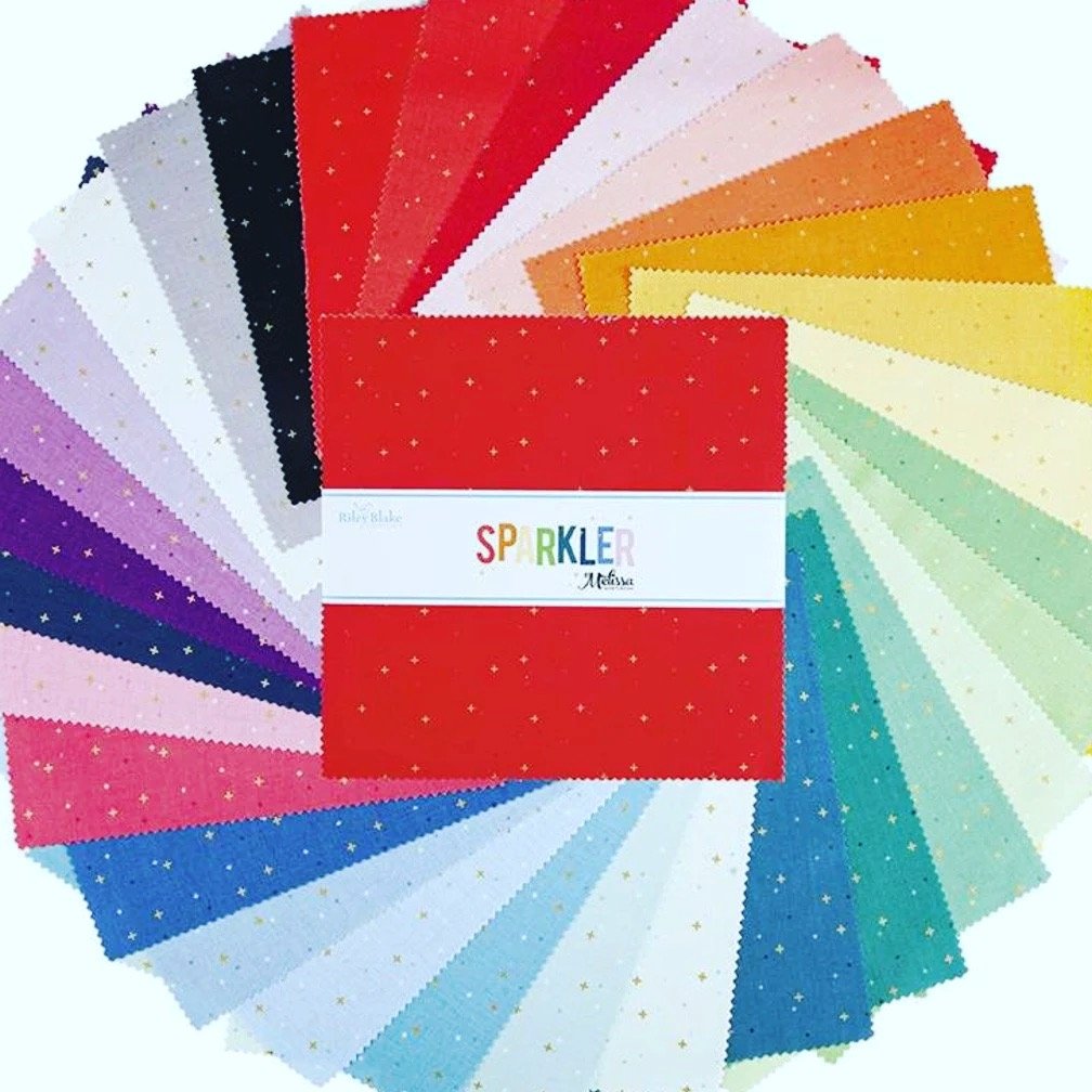 I love starting a new seasonal project now (but without the stress of finishing it this year). I'm currently doing some quilt maths to plan a quilt using a Layer Cake. If you're like me, well have a gander at our seasonal pre-cuts and Layer Cakes as 