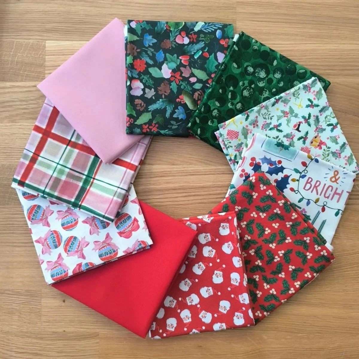 Merry-Happy-Christmas-fat-quarter-bundle-Hometown-UK