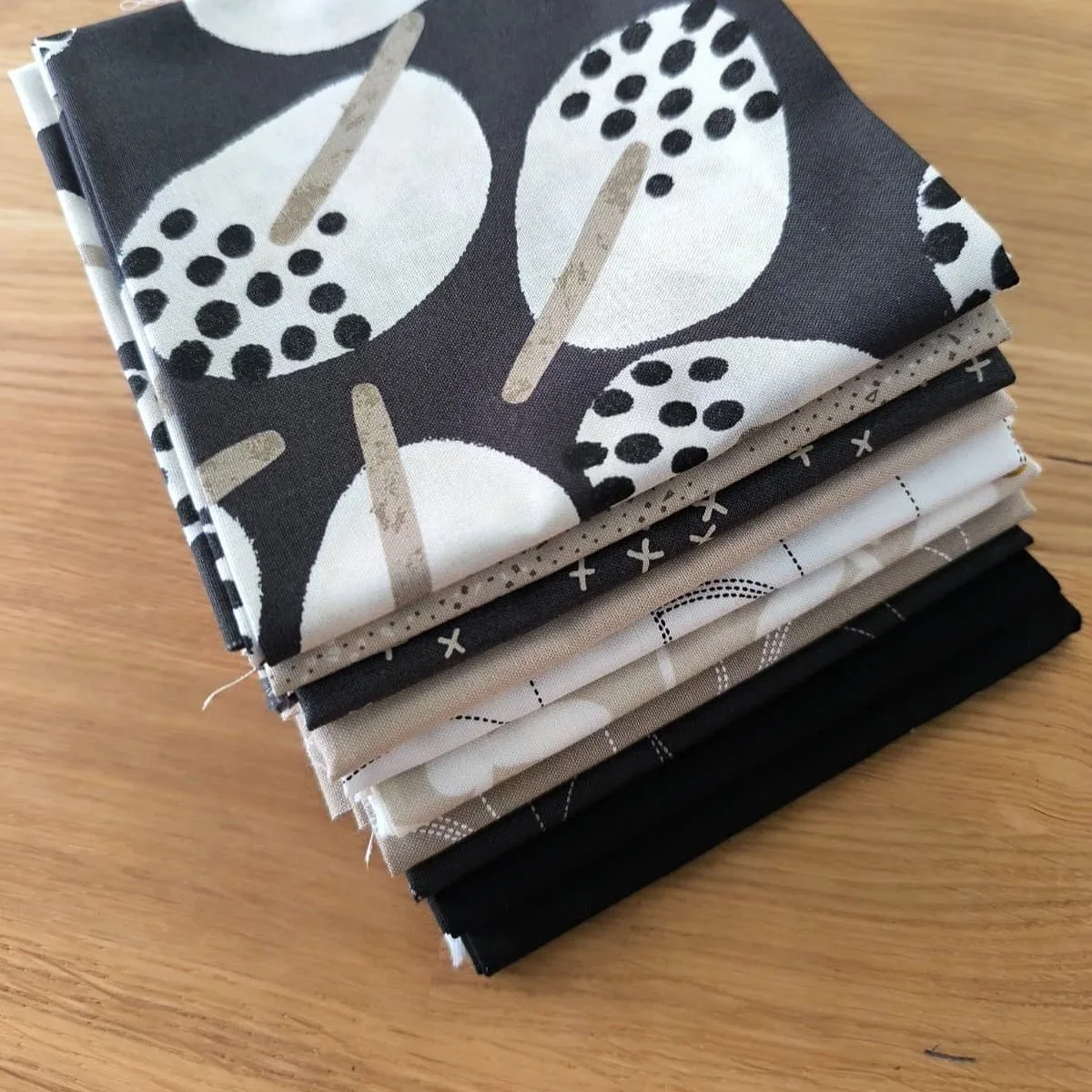 Mira-fat-quarter-bundle-Moda-UK-Hometown-Rochester