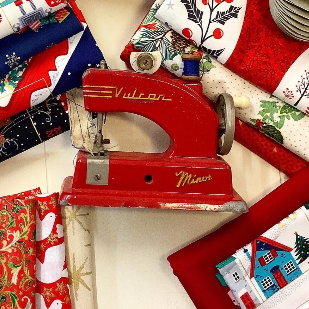 smallsewing+machine+hire.png