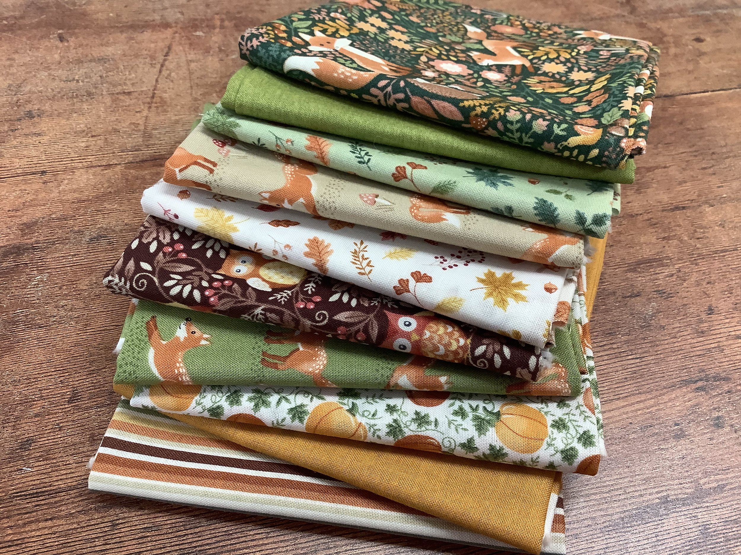 hello-autumn-makower-fat-quarter-bundle-hometown-uk